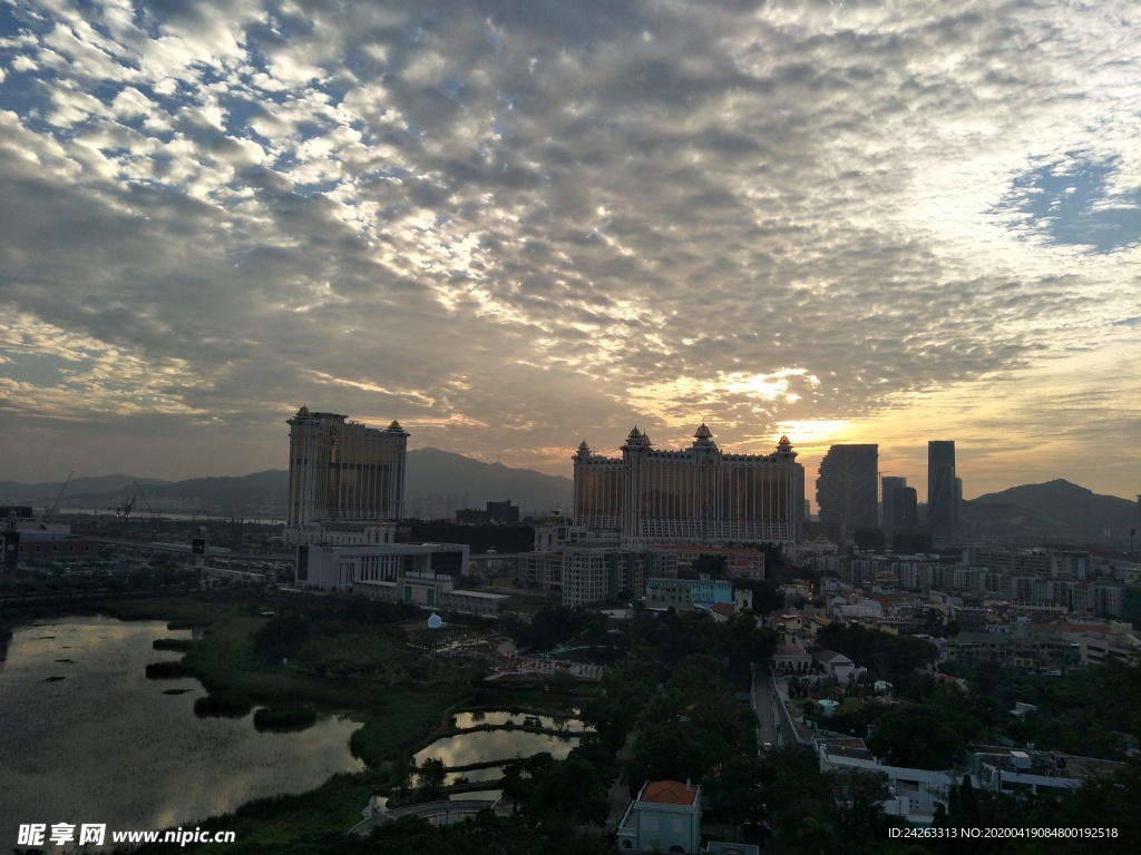 澳门氹仔夕阳下的城市剪影