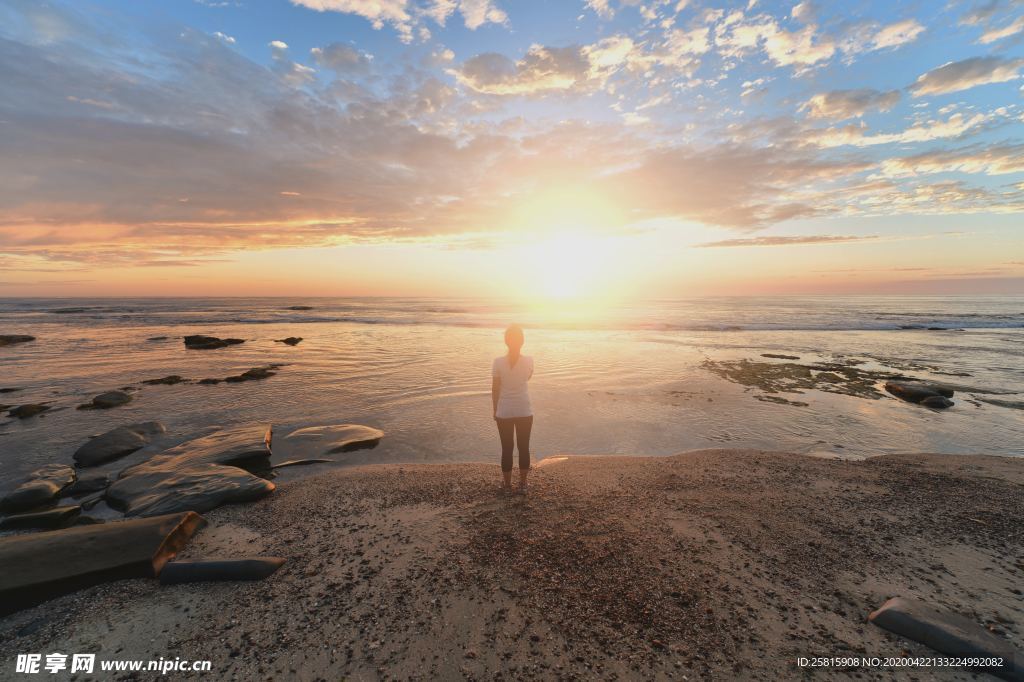 日出旭日云霞图片
