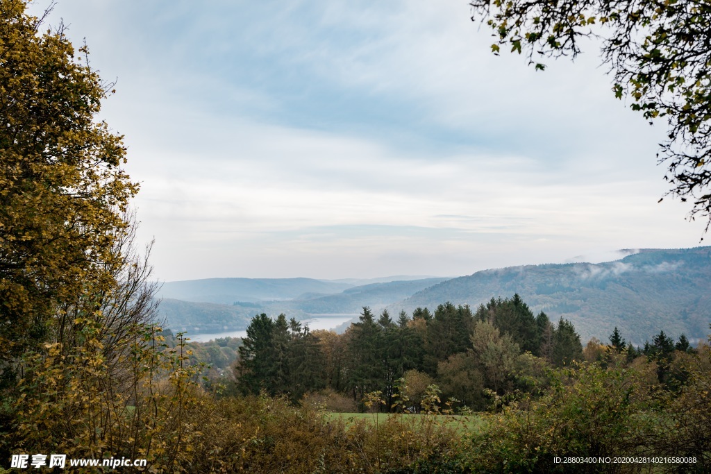 山川 树木 蓝天