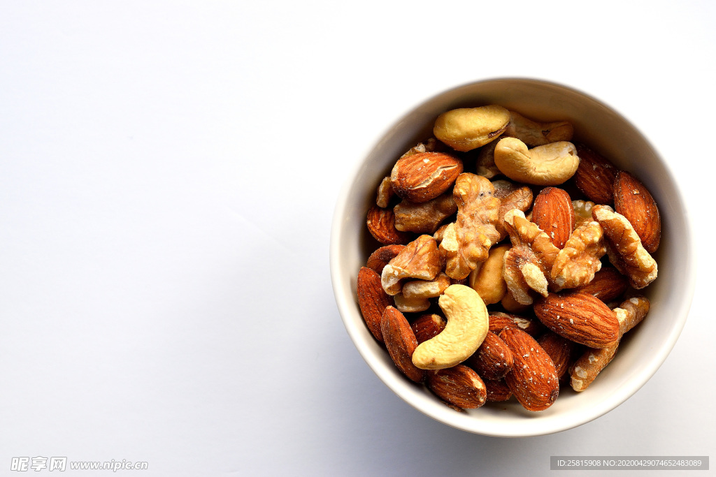 核桃仁干果图片