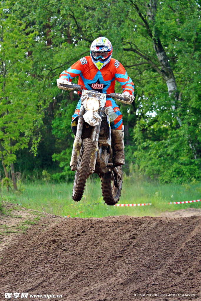 摩托机车车技赛事图片