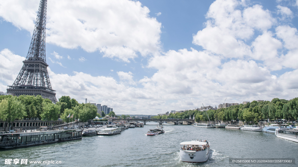 巴黎埃菲尔铁塔图片