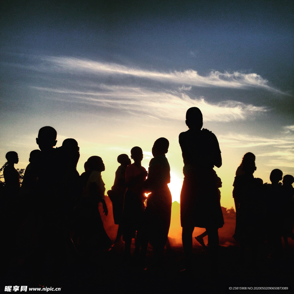 人物剪影轮廓摄影图片