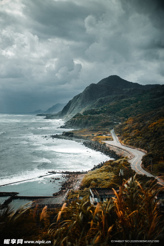 沿海公路航拍风景图片