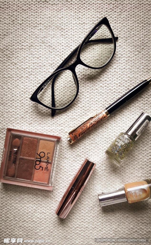 眼镜与化妆品