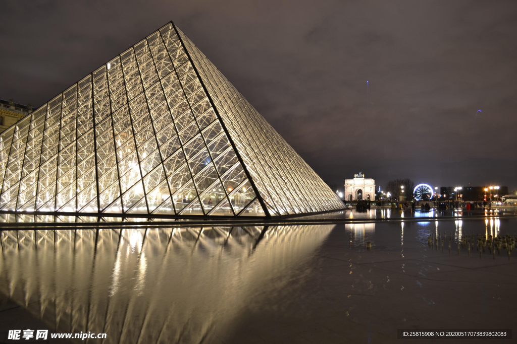 卢浮宫建筑图片