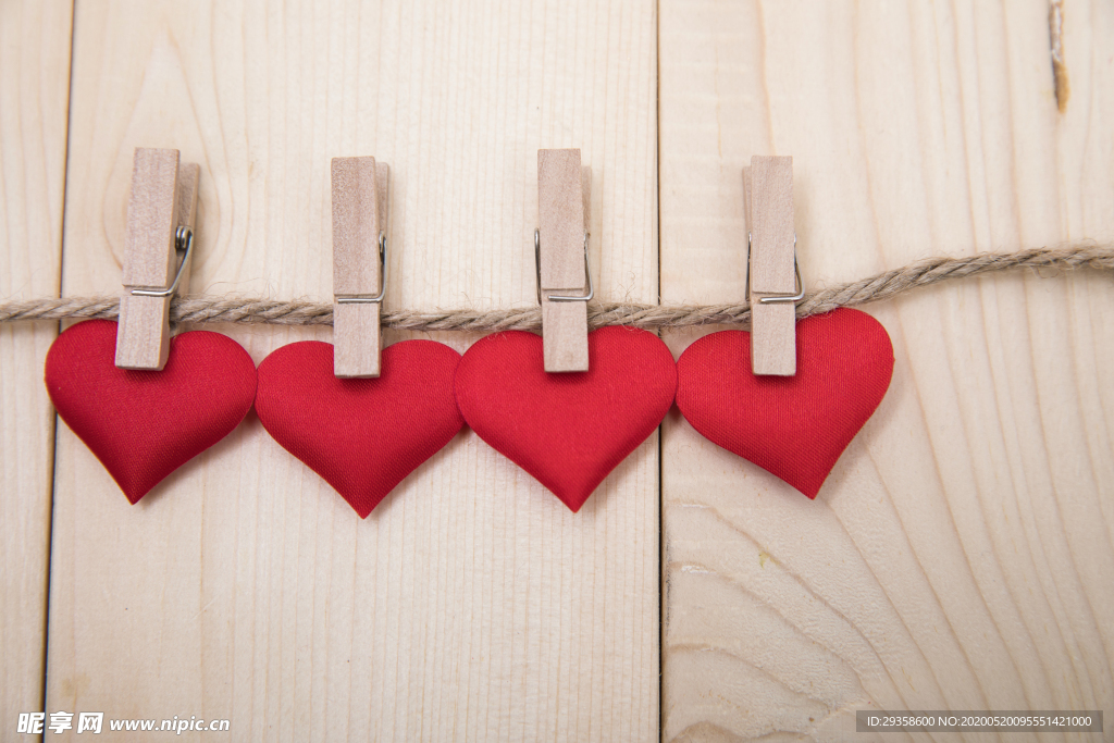 夹子与四颗小红心