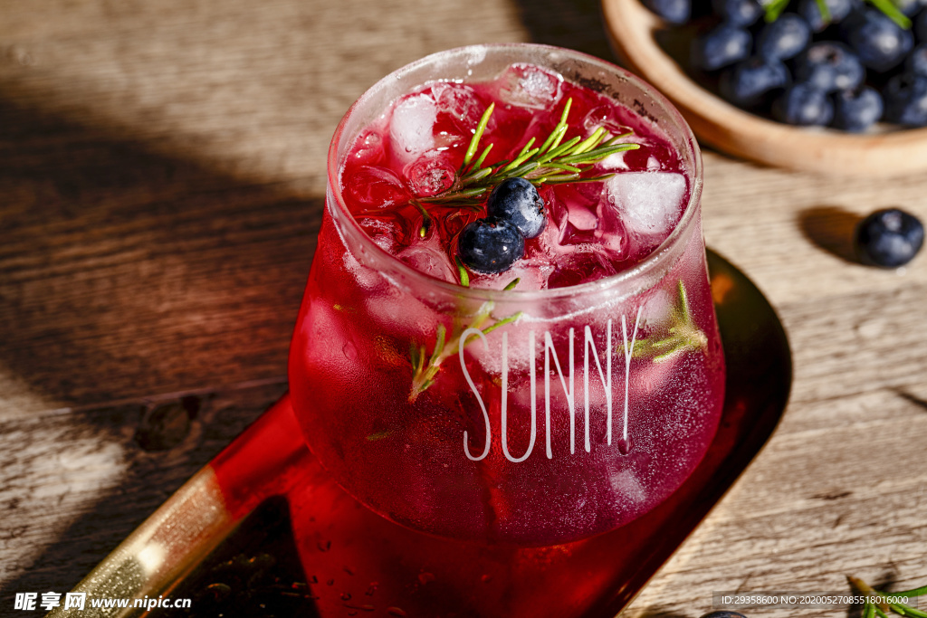 蓝莓冰镇饮料