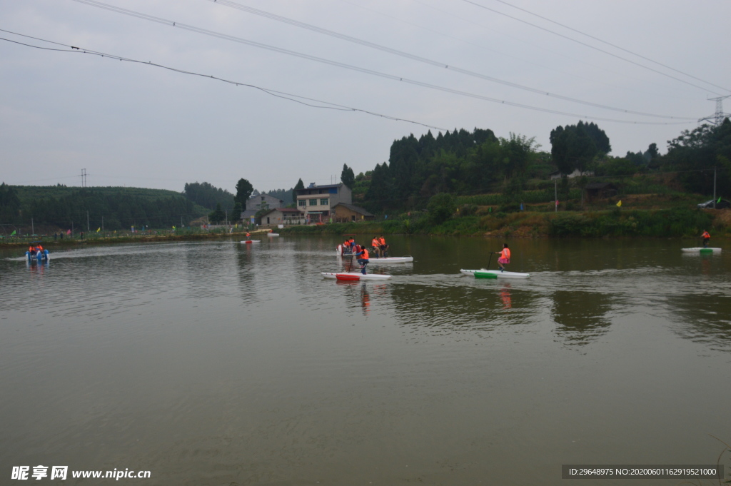 水面 湖水 游船 乡村 风景