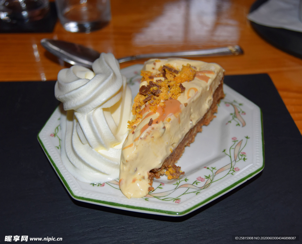 切块蛋糕美味图片