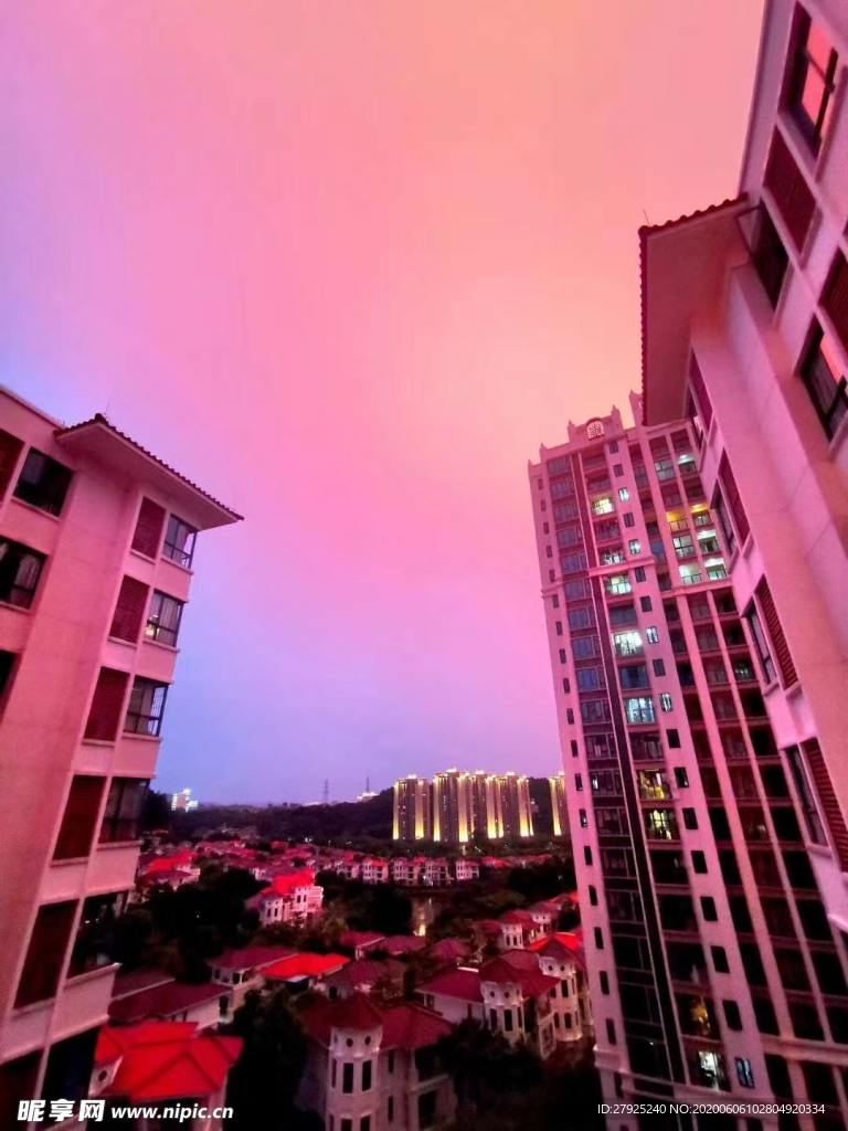 浪漫的城市晚霞