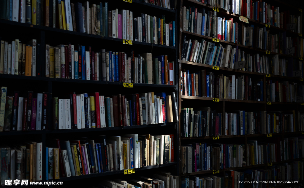 书本书架书柜图片