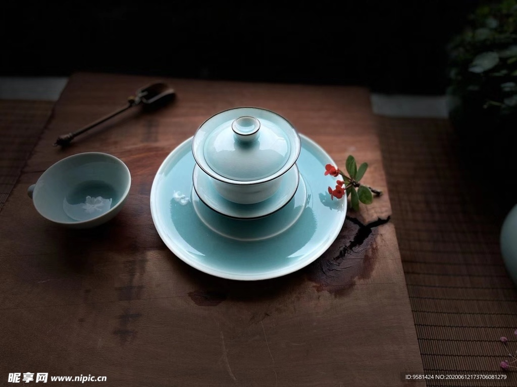 龙泉青瓷盖碗无中生水