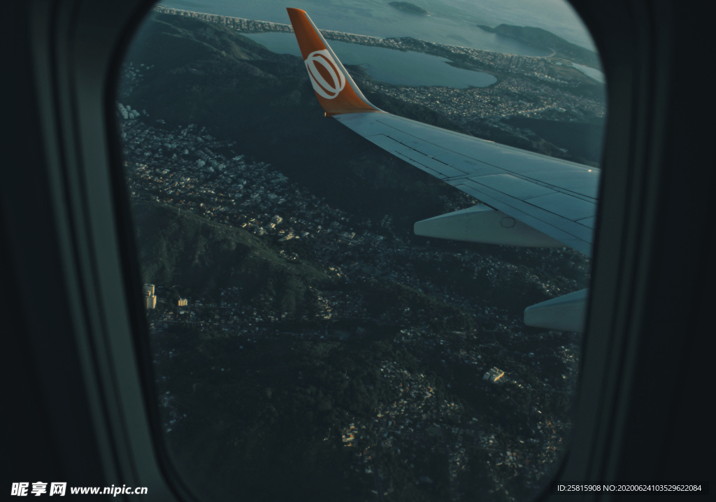 飞机窗户飞机玻璃图片