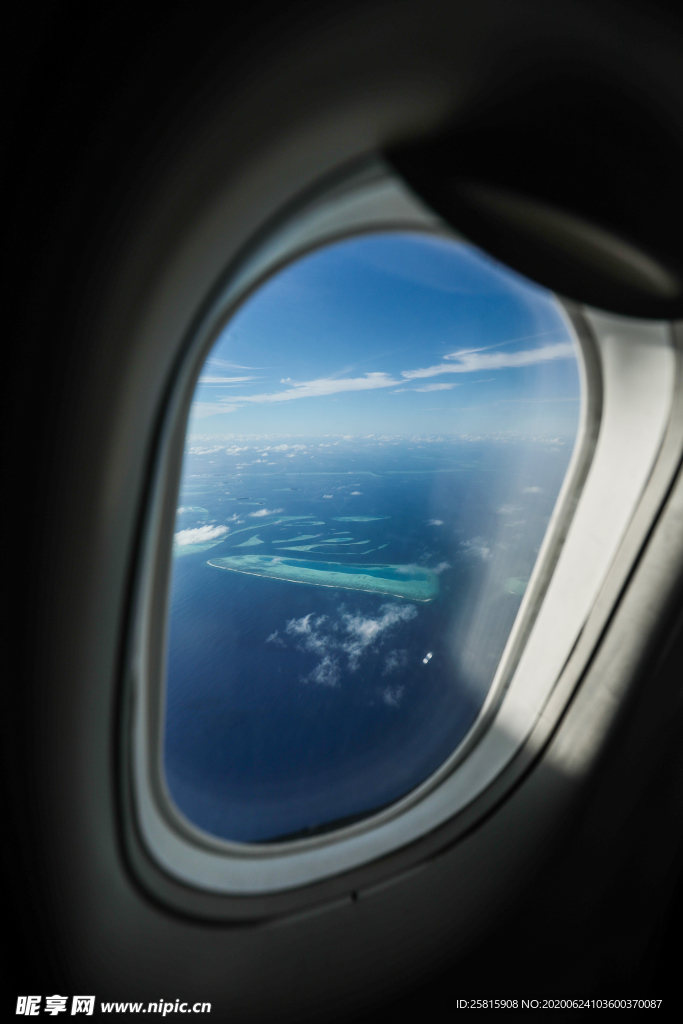 飞机窗户飞机玻璃图片