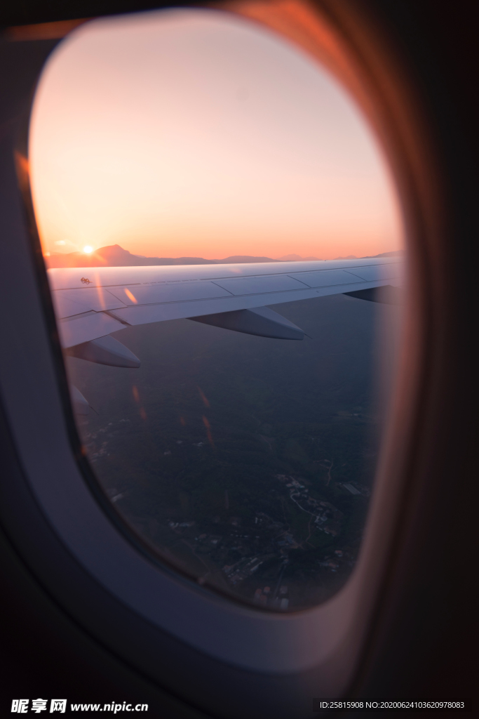 飞机窗户飞机玻璃图片