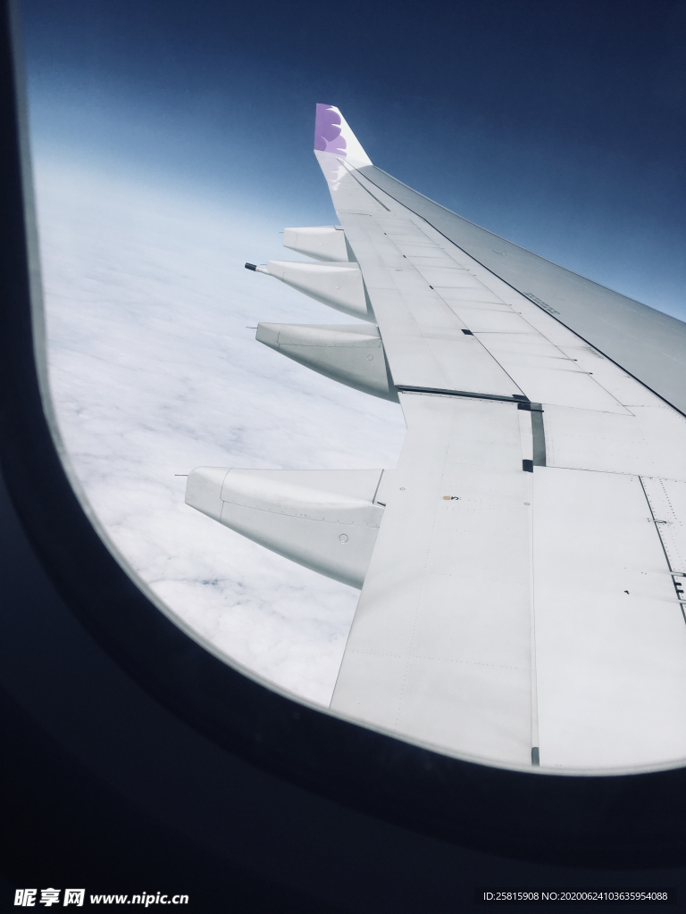 飞机窗户飞机玻璃图片