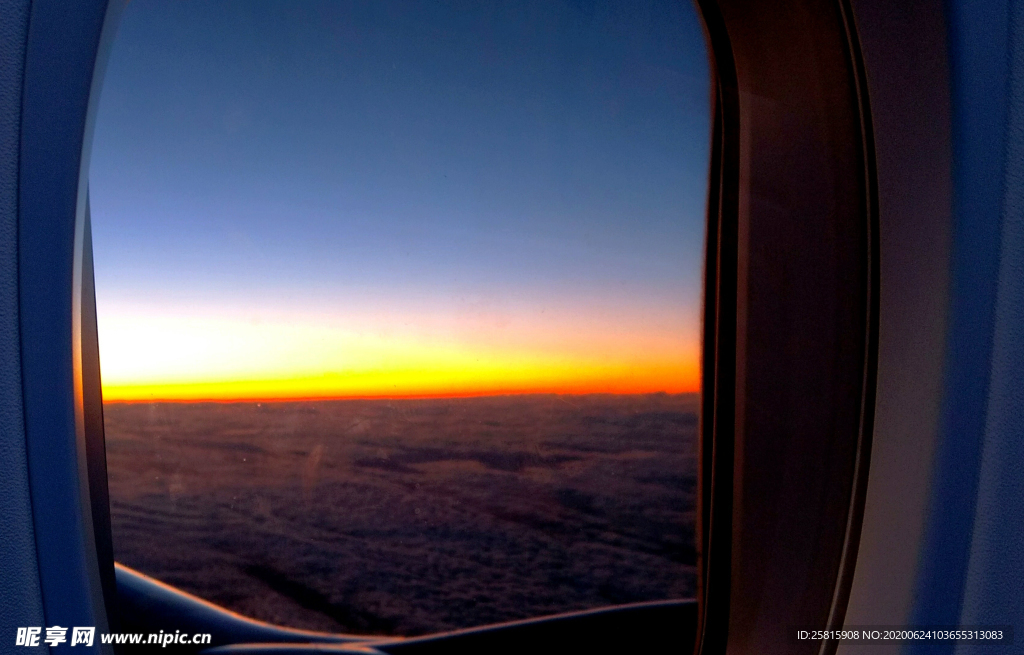 飞机窗户飞机玻璃图片