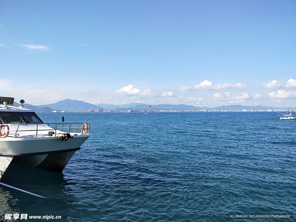 蓝色的大海 静静的游艇