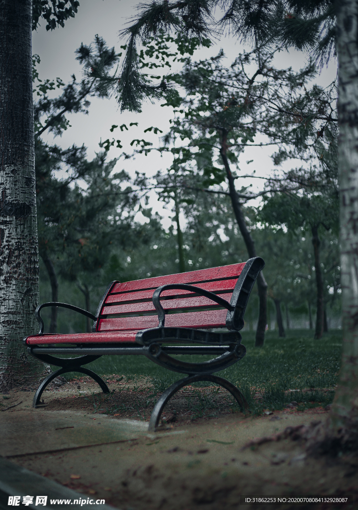 雨天 长椅 凳子