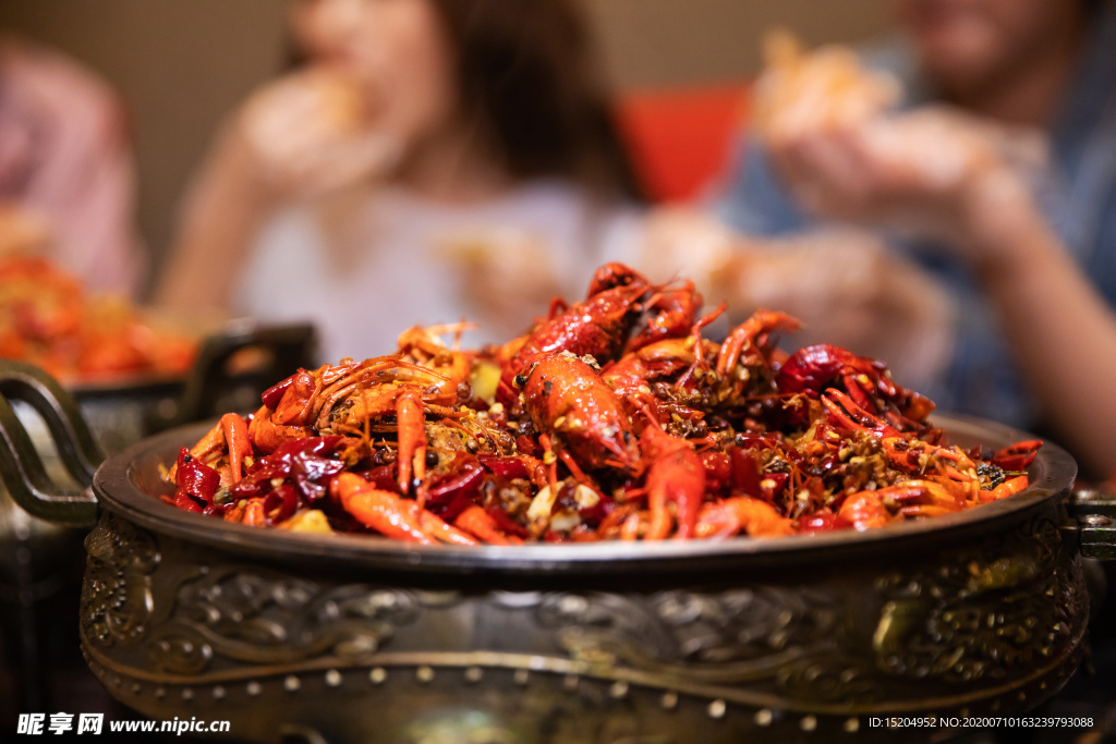 聚会吃小龙虾