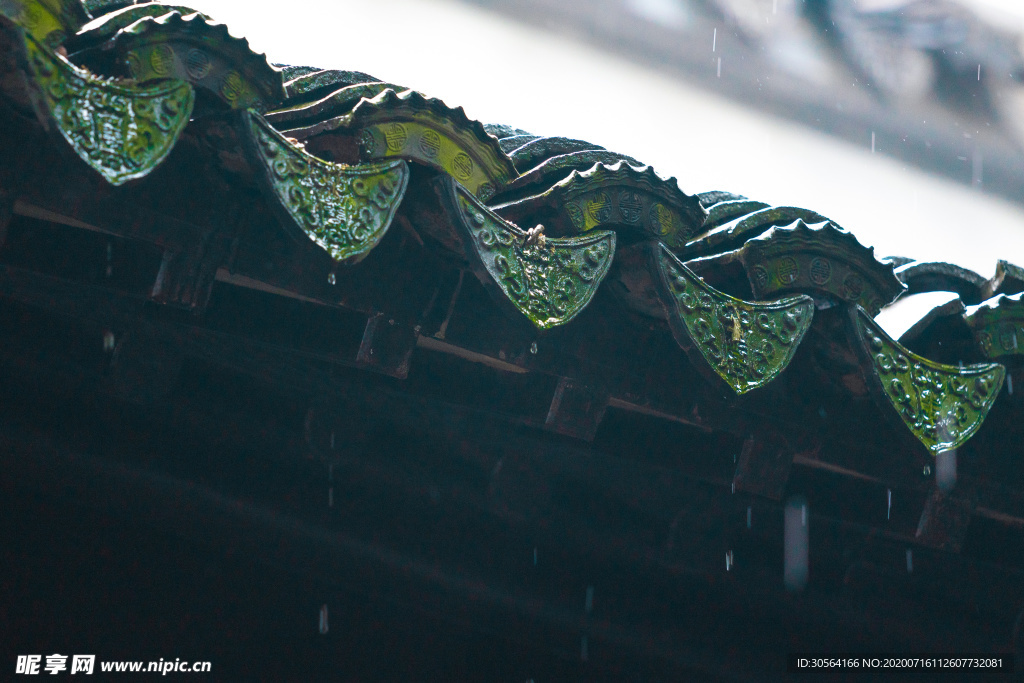 屋檐屋角下雨意境背景素材