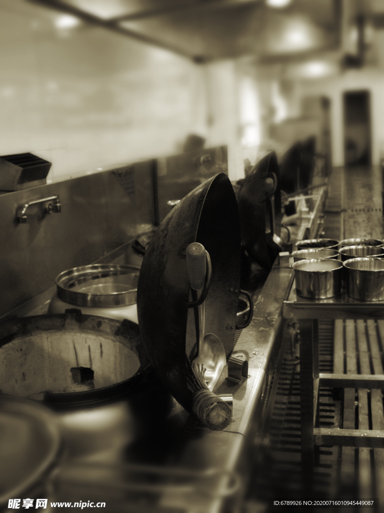 整洁的餐厅后厨环境