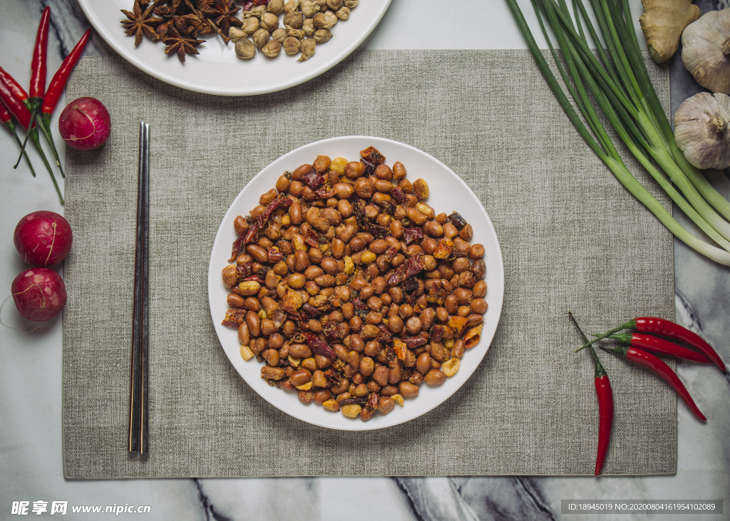 炒花生豆摄影