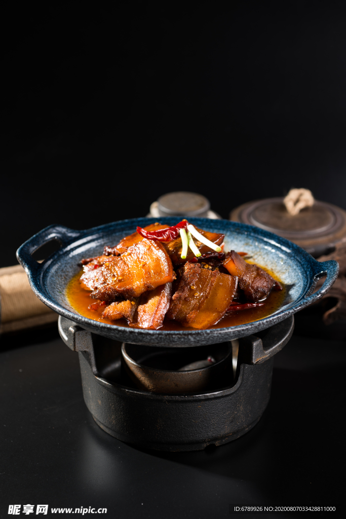 农家红烧土猪肉