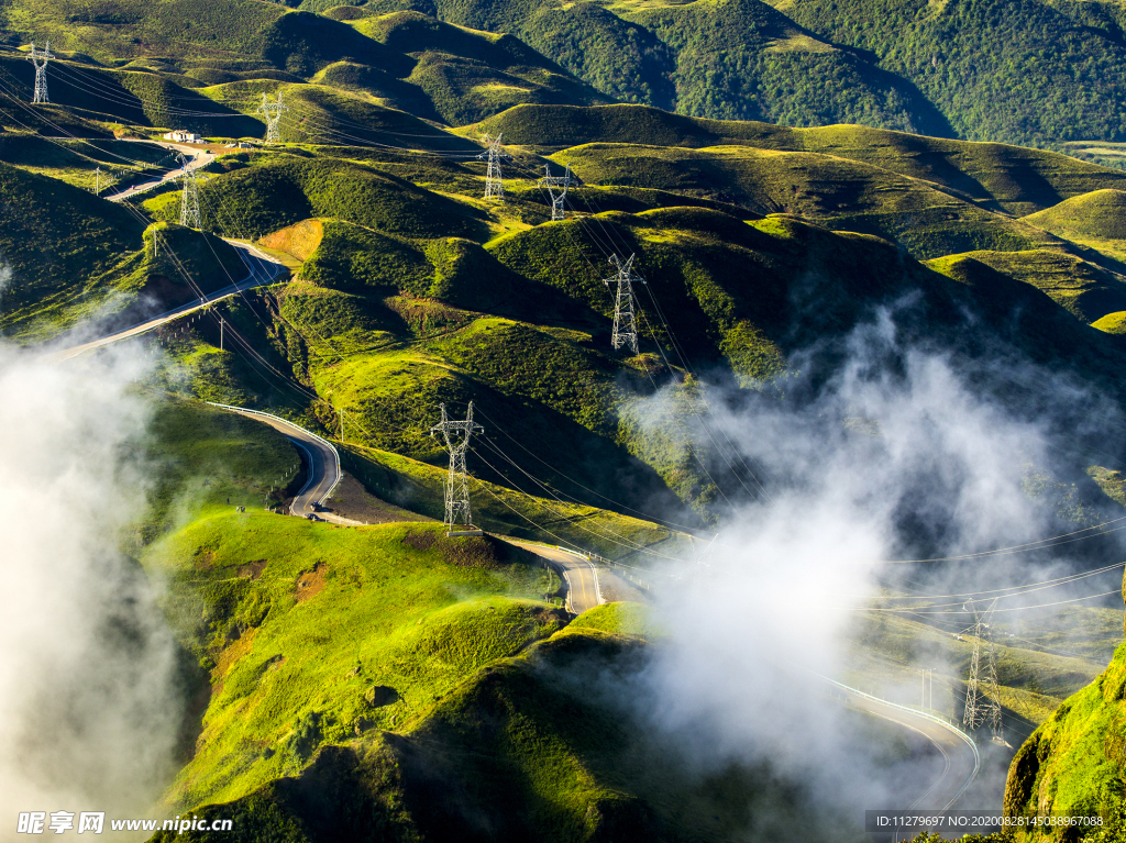 乌蒙大草原 坡上草原 牛棚梁子