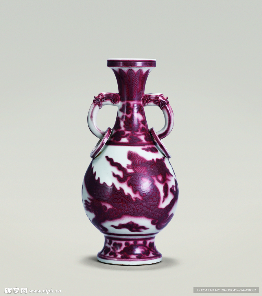 釉里红龙纹象耳瓶