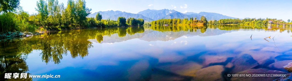 上堡子山水胡泊全景摄影
