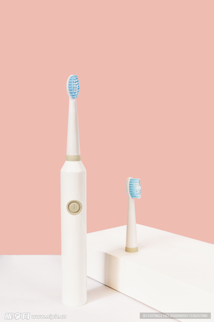 电动牙刷摄影图