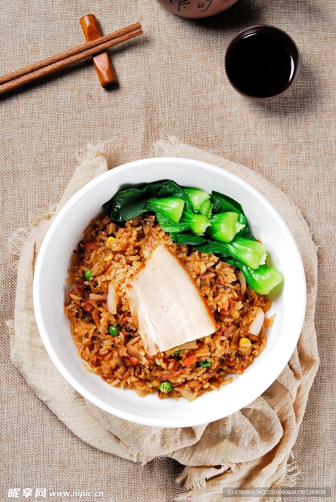 酱油炒饭配大肉