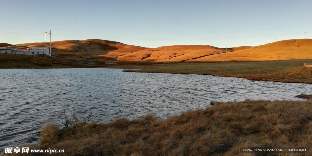 高原湖泊风景图片