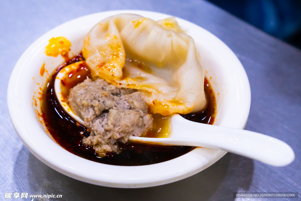 贾三灌汤包特写