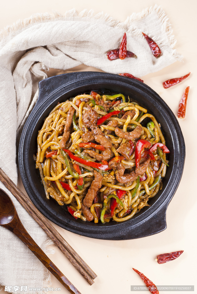 黑椒牛柳炒面