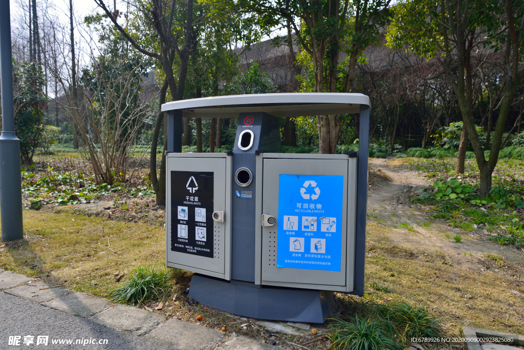 户外分类垃圾桶