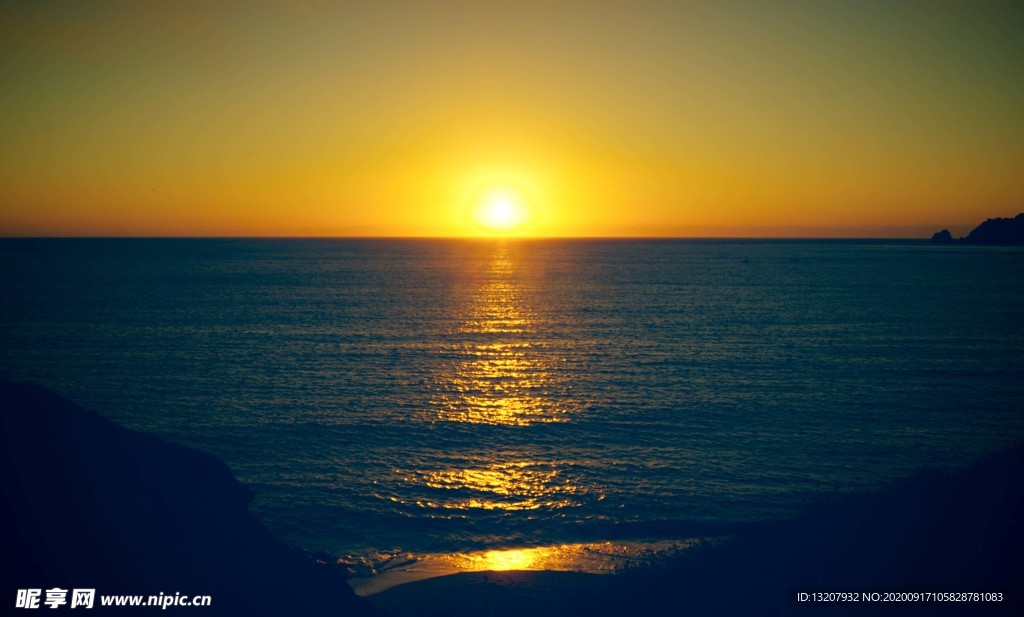 海面日出