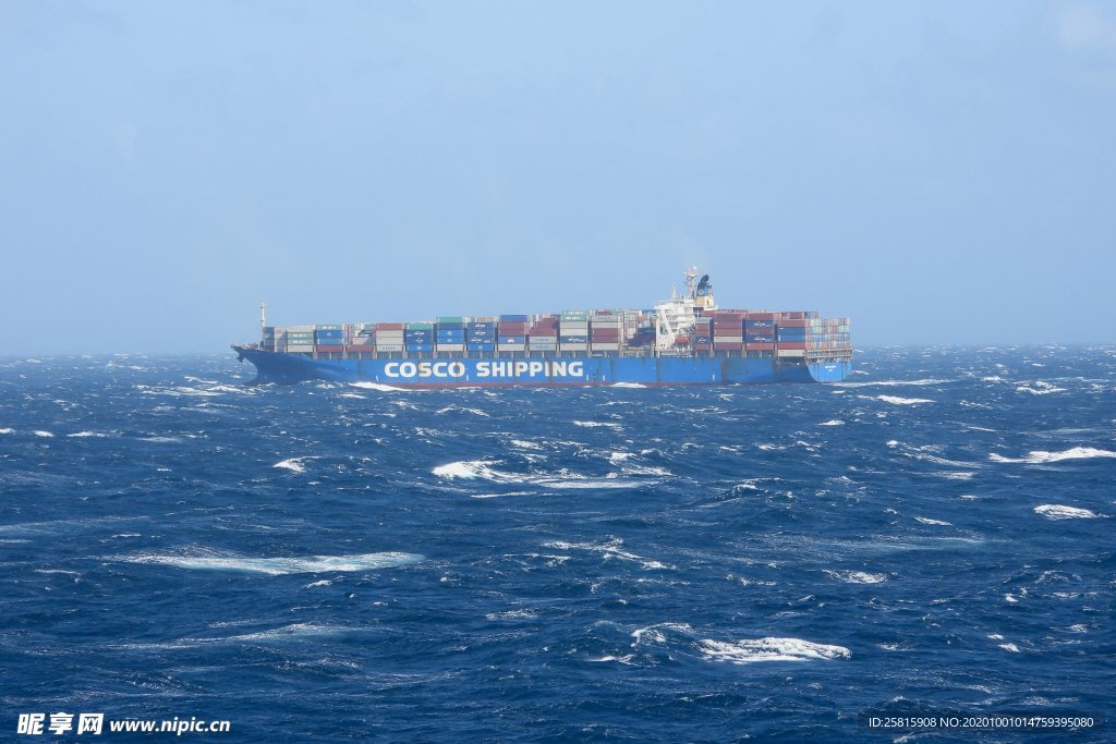 山 山脉 高山 云 水 花草