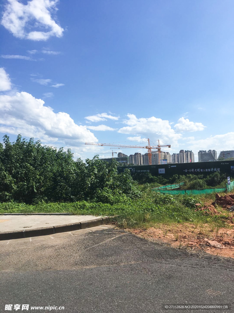 户外马路天空城市工地摄影图