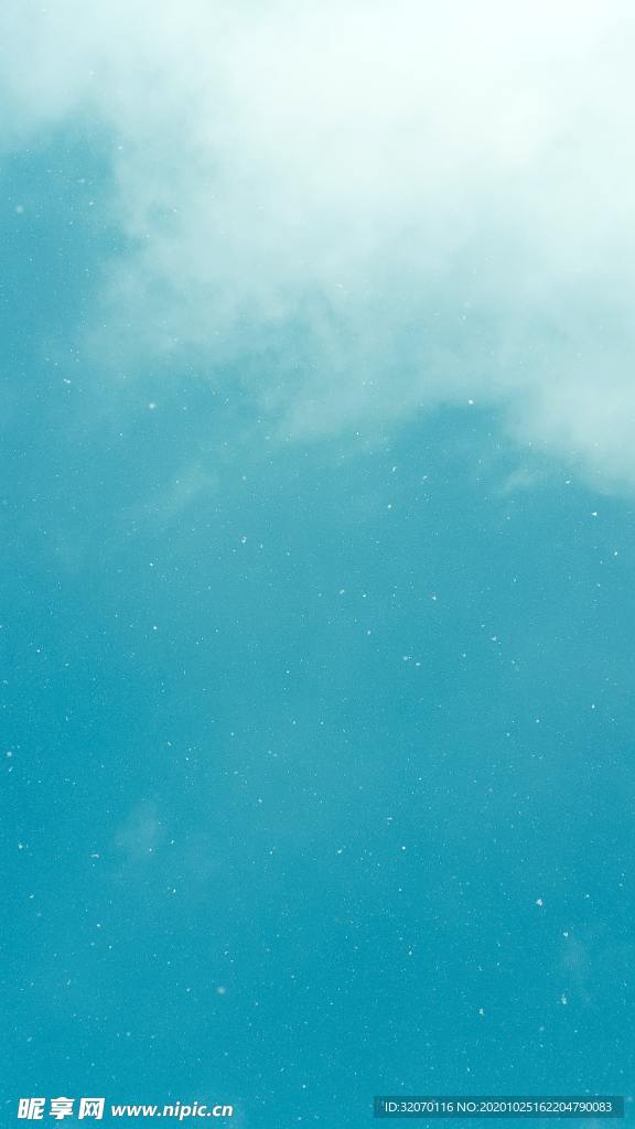 蓝天白云海面背景