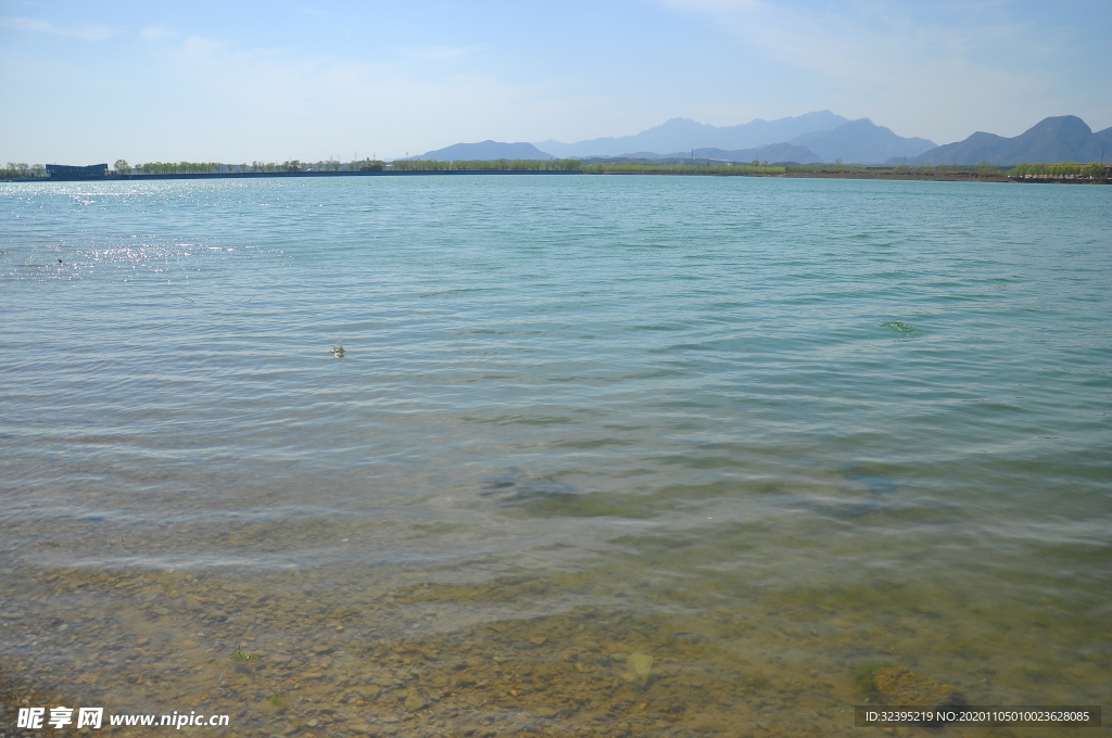 水面湖水