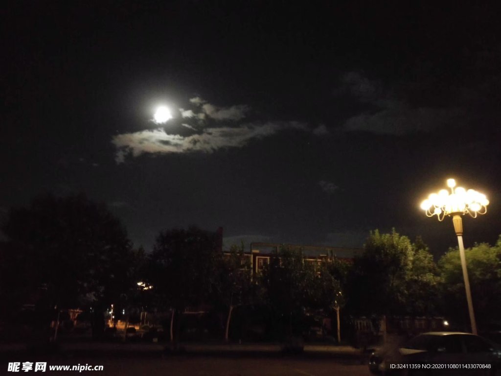 天津医科大学临床医学院夜景