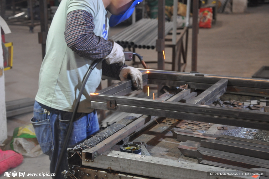 烧焊车间切割钢铁加工