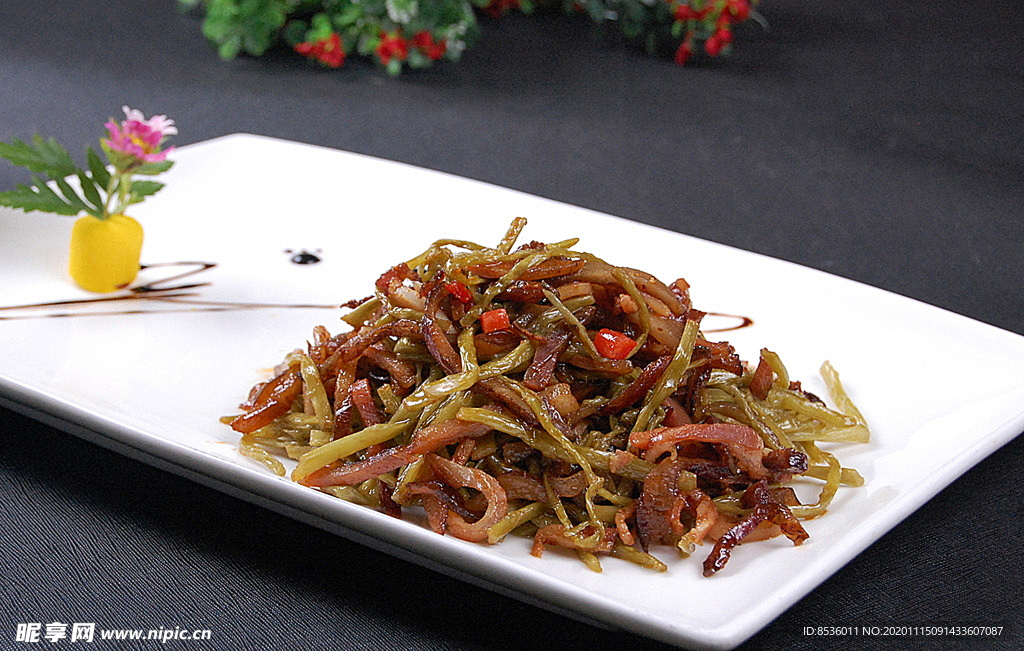 沪菜卜藜蒿炒腊肉