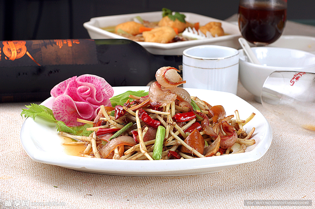 川菜折耳根炒腊肉