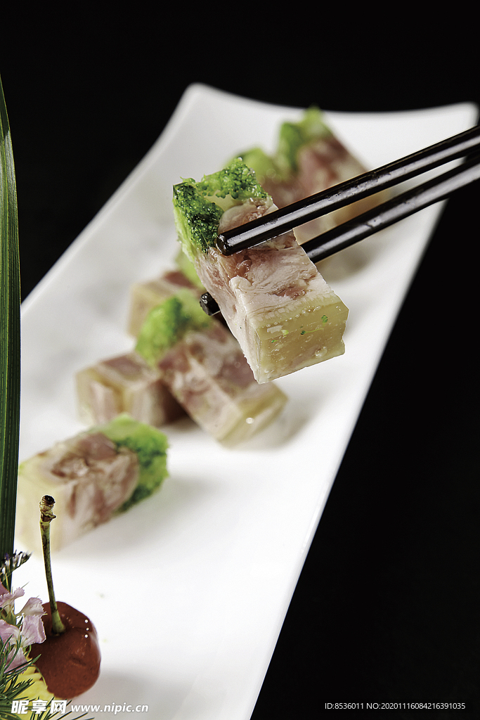 淮扬菜碧绿水晶蹄