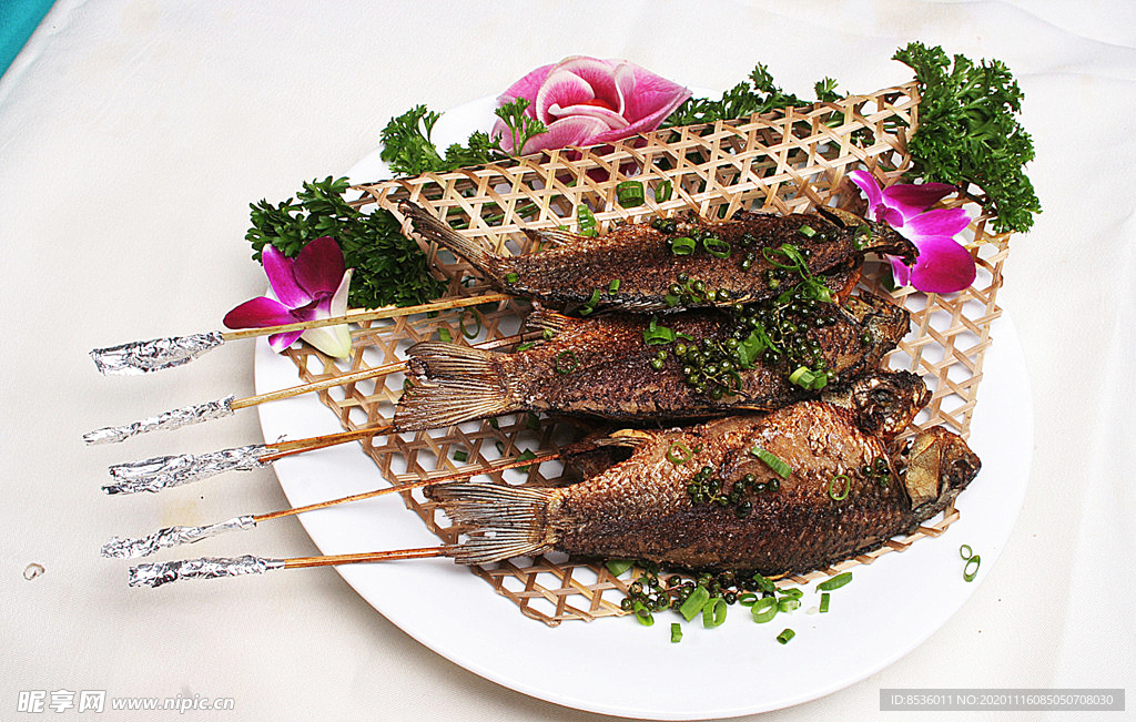 淮扬菜串酥烤鲫鱼