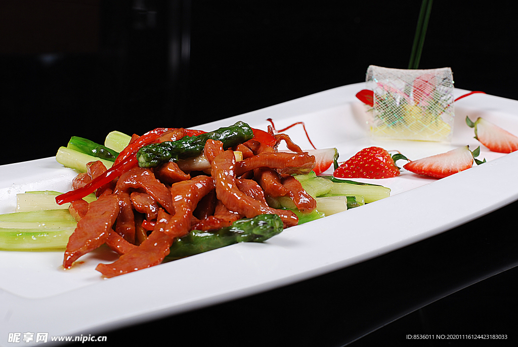 淮扬菜烧汁芦笋鸵鸟肉